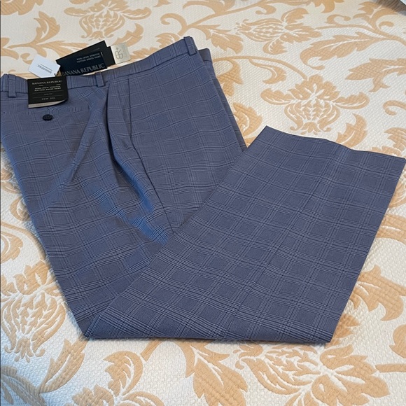 Banana Republic Blue Plaid   Cotton little stretchDress Pants 35/30 - Picture 1 of 13